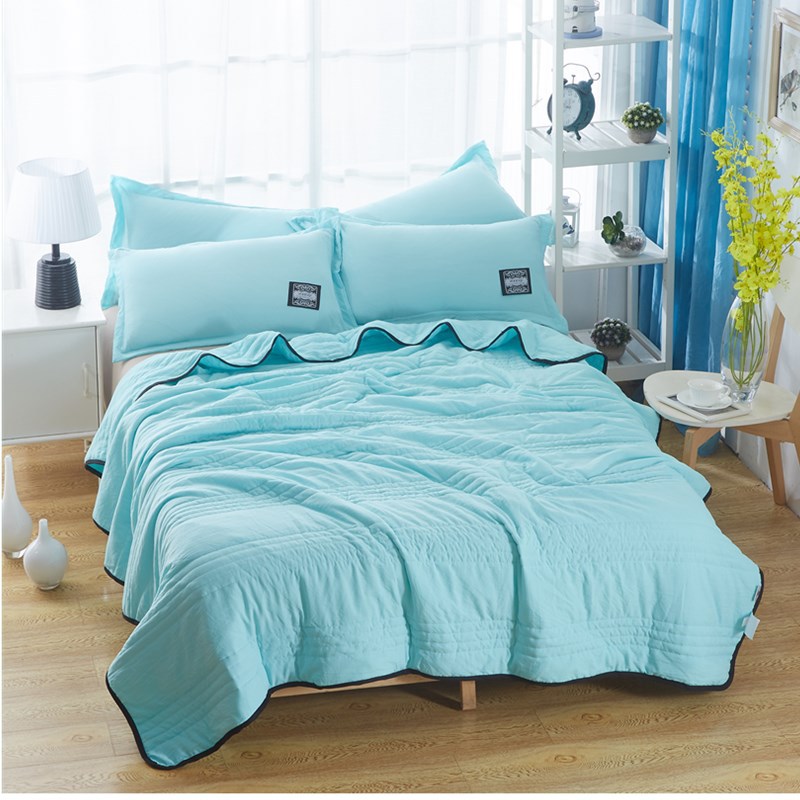 Plain seersucker cooling quilt with soft washable fabric